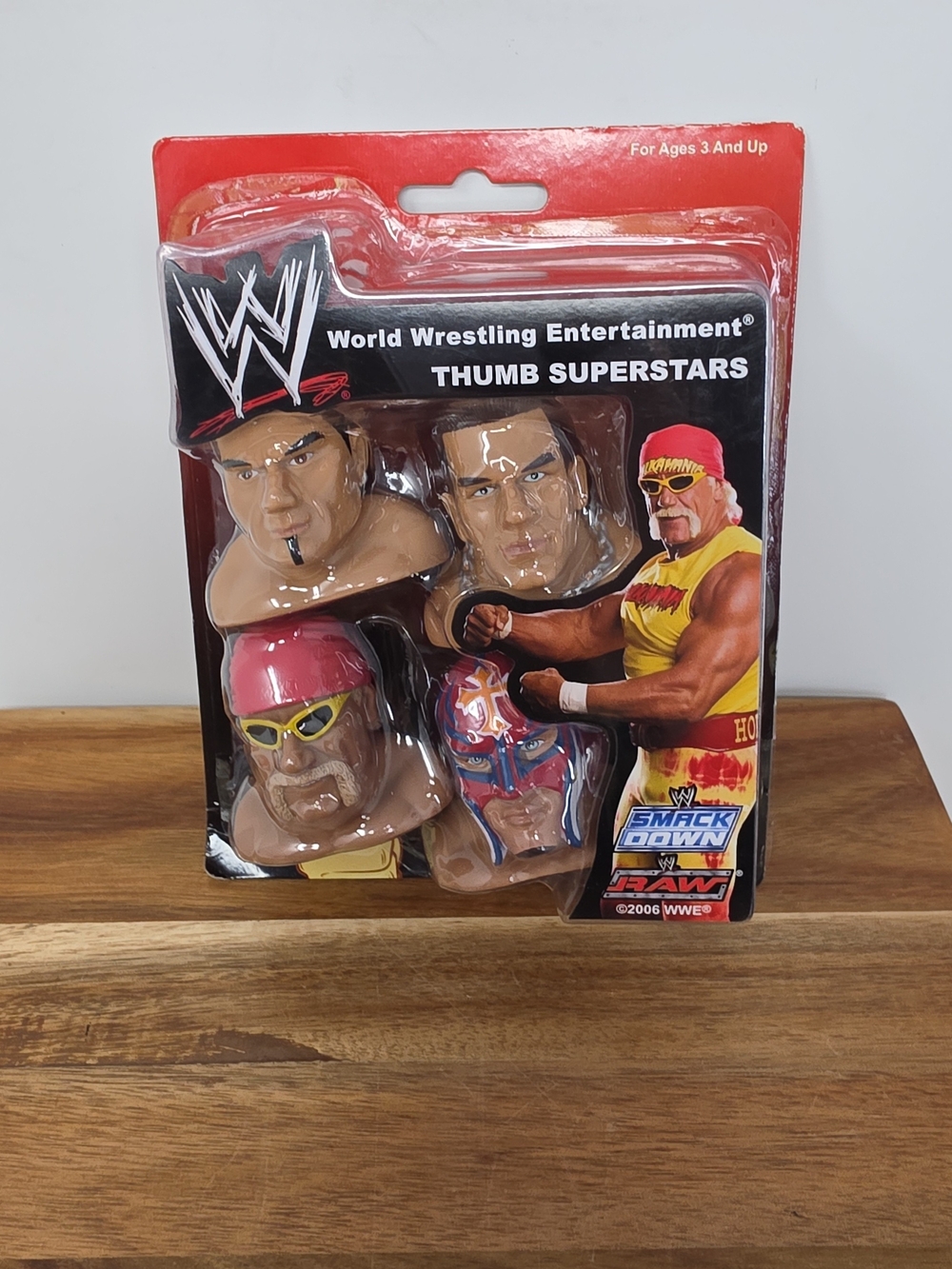 WWE Thumb Superstars Pack - Hulk Hogan & Icons (Red, Yellow, Black)